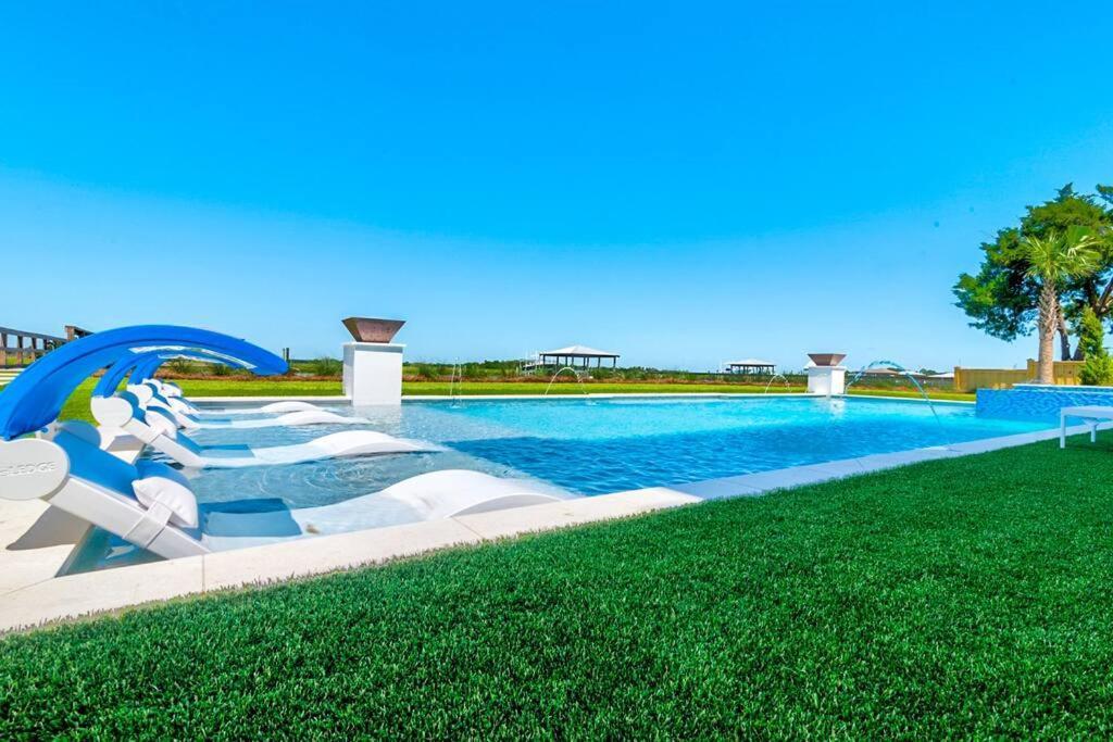 New Waterfront Home With Deep Water Dock Isle of Palms Extérieur photo