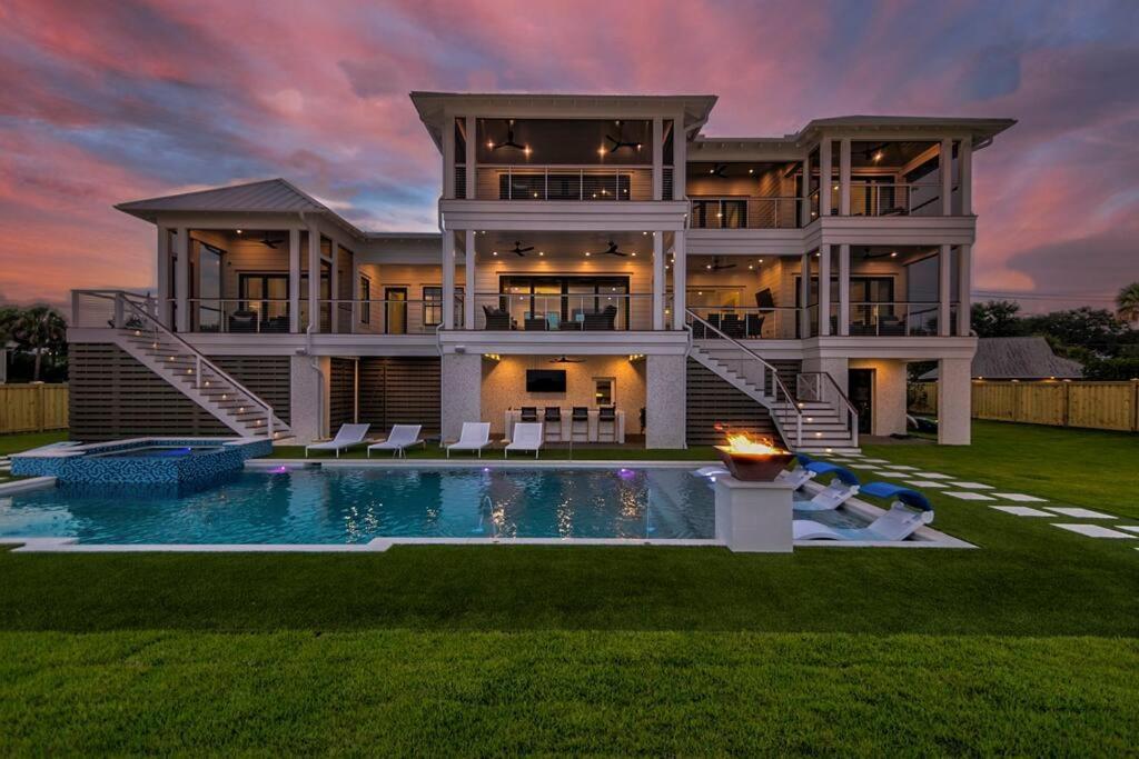 New Waterfront Home With Deep Water Dock Isle of Palms Extérieur photo