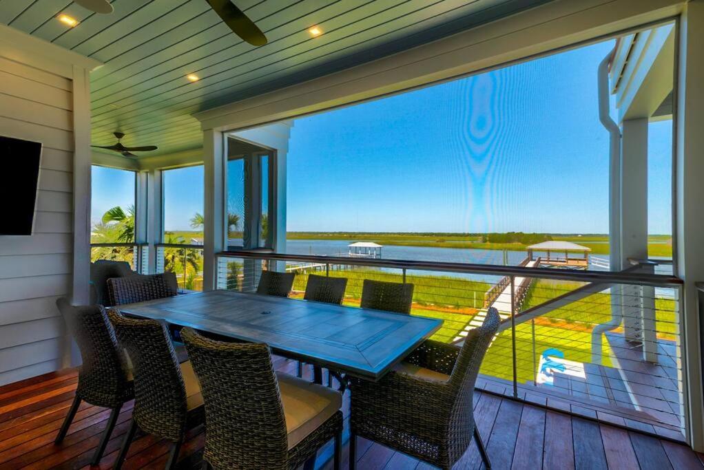 New Waterfront Home With Deep Water Dock Isle of Palms Extérieur photo