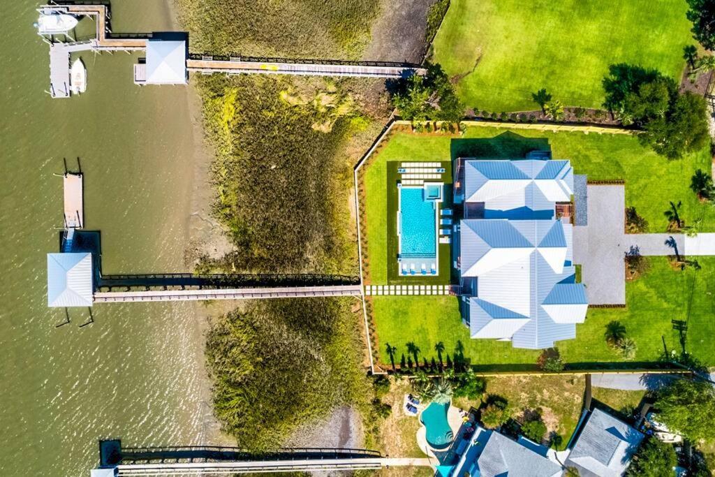 New Waterfront Home With Deep Water Dock Isle of Palms Extérieur photo