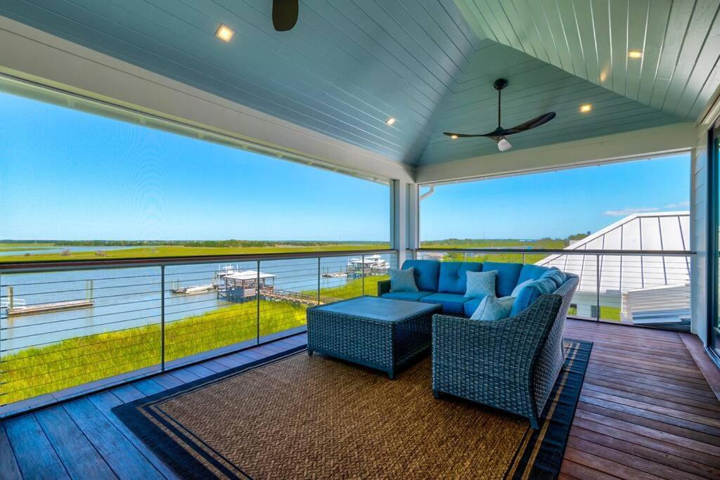 New Waterfront Home With Deep Water Dock Isle of Palms Extérieur photo