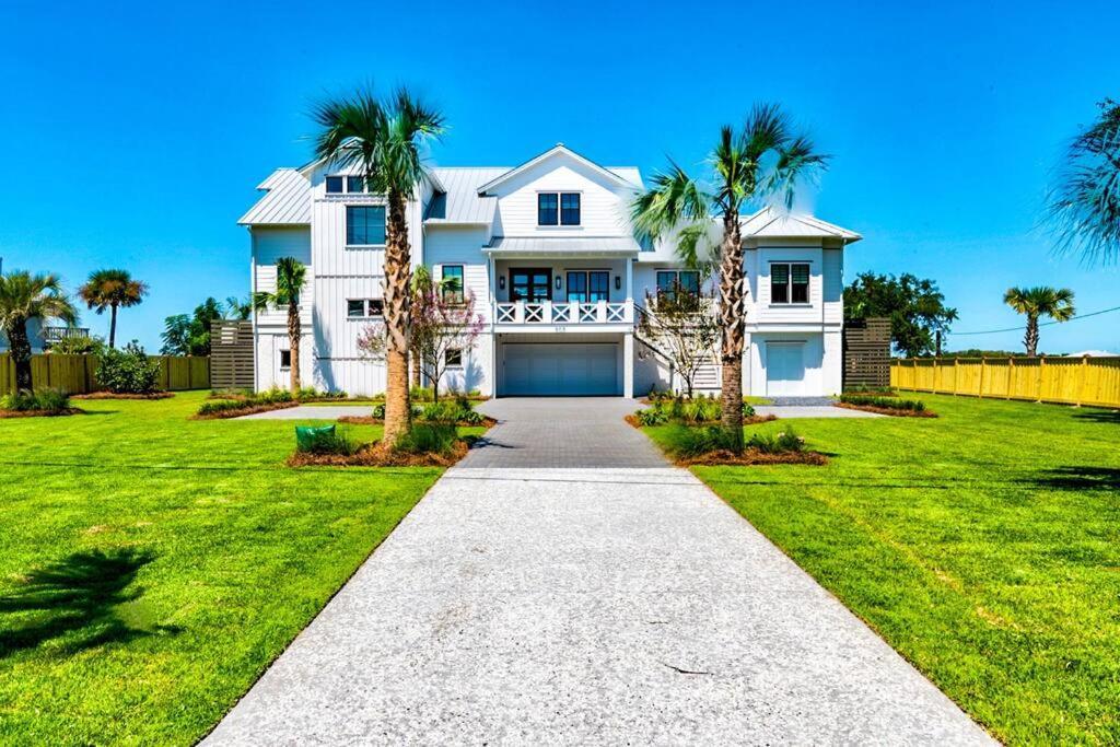 New Waterfront Home With Deep Water Dock Isle of Palms Extérieur photo