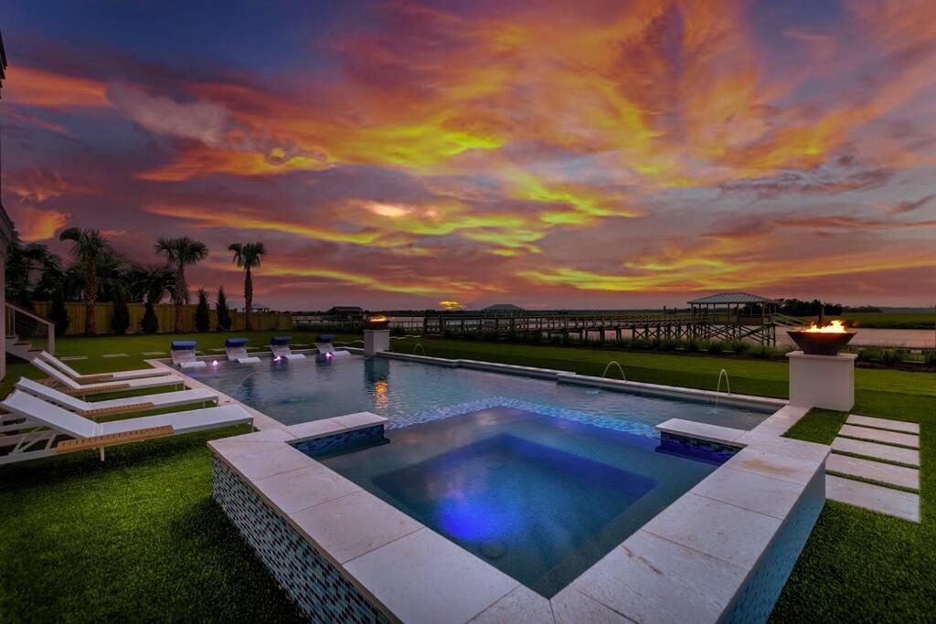 New Waterfront Home With Deep Water Dock Isle of Palms Extérieur photo