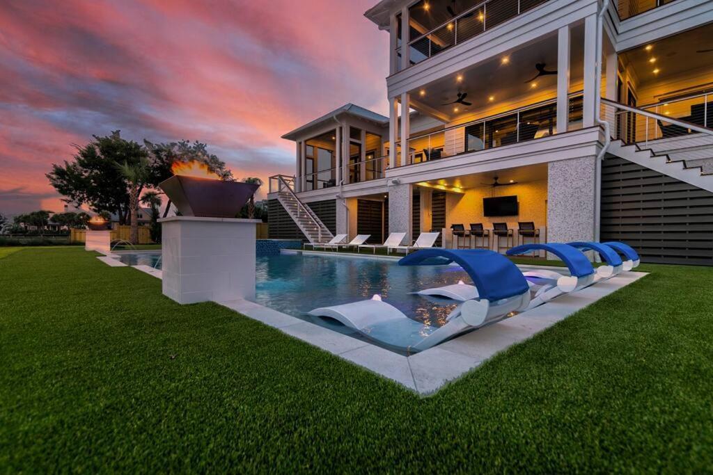 New Waterfront Home With Deep Water Dock Isle of Palms Extérieur photo