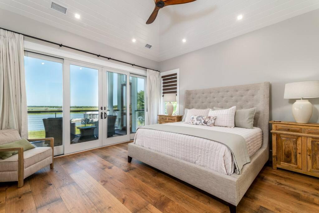 New Waterfront Home With Deep Water Dock Isle of Palms Extérieur photo