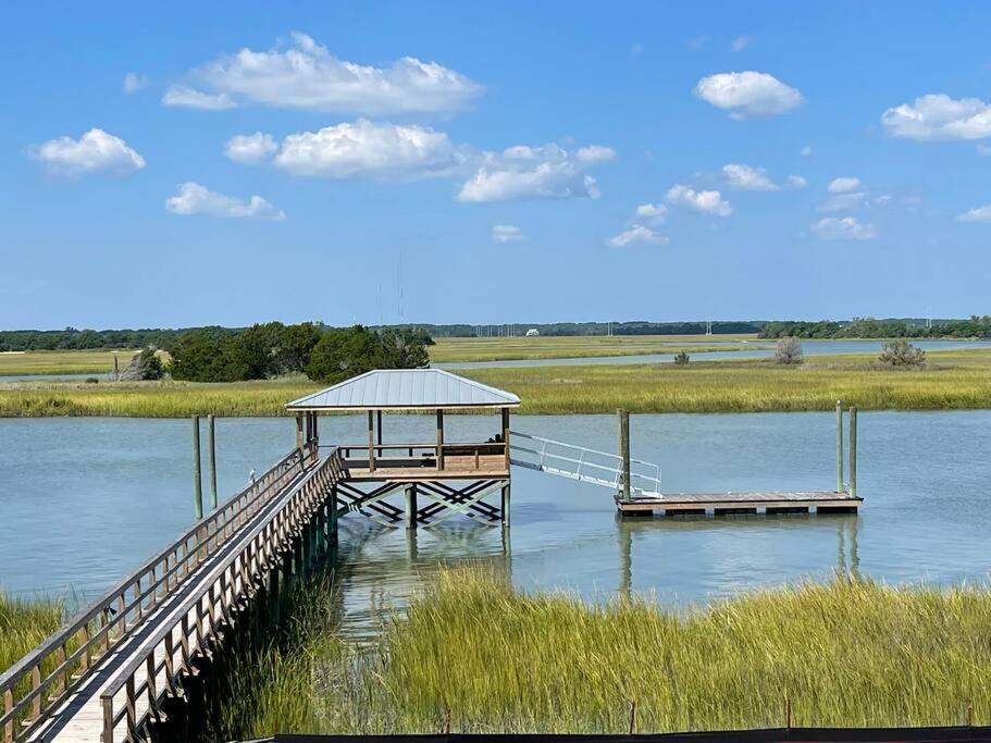 New Waterfront Home With Deep Water Dock Isle of Palms Extérieur photo