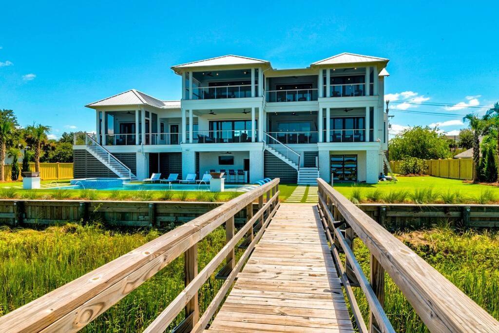 New Waterfront Home With Deep Water Dock Isle of Palms Extérieur photo