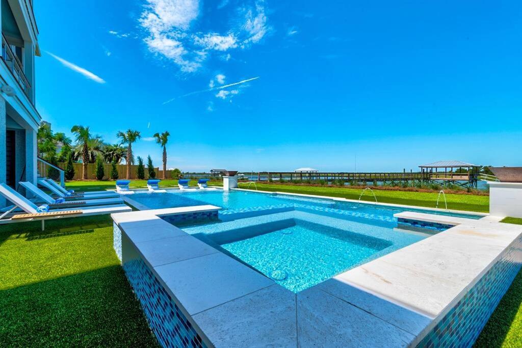 New Waterfront Home With Deep Water Dock Isle of Palms Extérieur photo