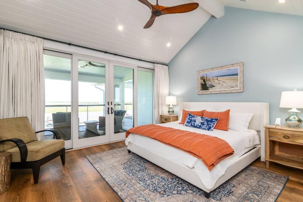 New Waterfront Home With Deep Water Dock Isle of Palms Extérieur photo