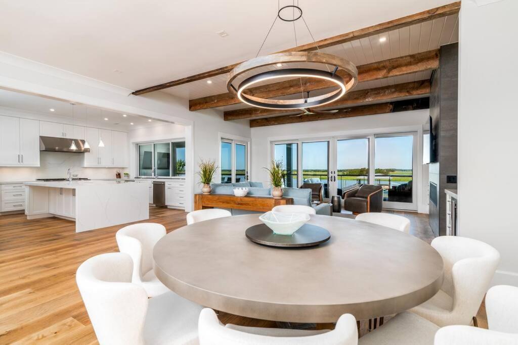 New Waterfront Home With Deep Water Dock Isle of Palms Extérieur photo