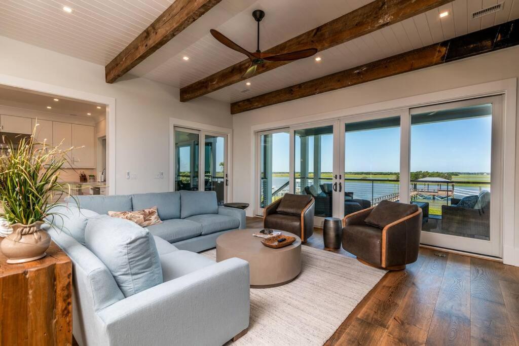 New Waterfront Home With Deep Water Dock Isle of Palms Extérieur photo