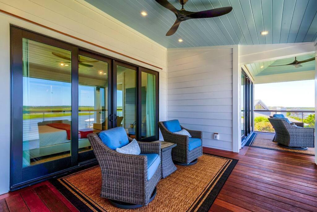 New Waterfront Home With Deep Water Dock Isle of Palms Extérieur photo