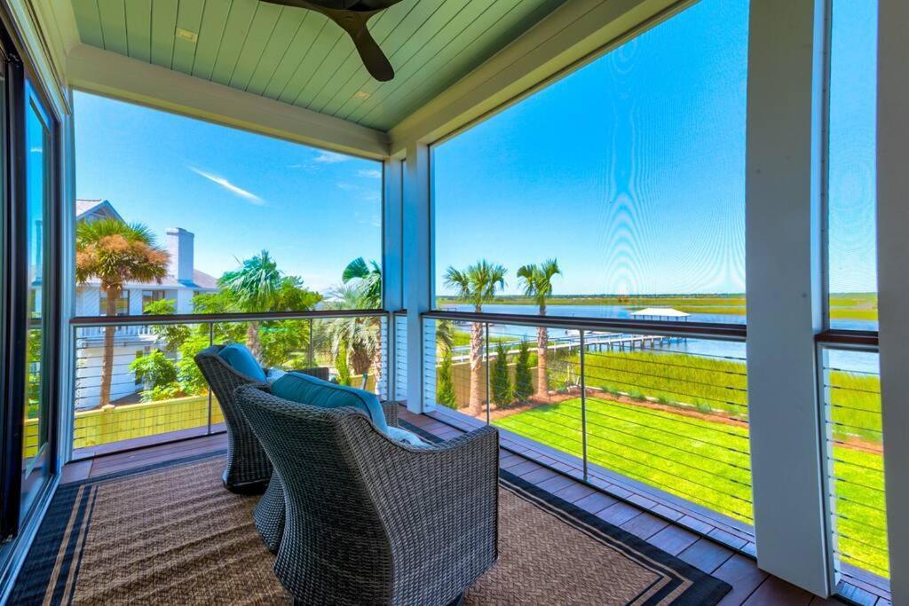 New Waterfront Home With Deep Water Dock Isle of Palms Extérieur photo