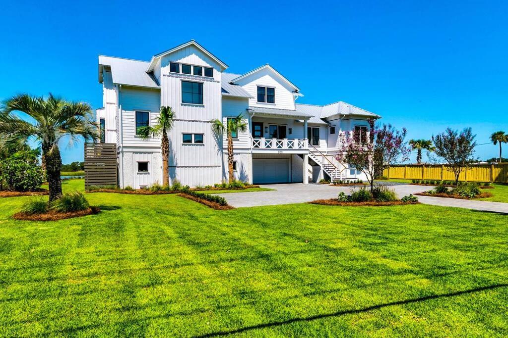 New Waterfront Home With Deep Water Dock Isle of Palms Extérieur photo